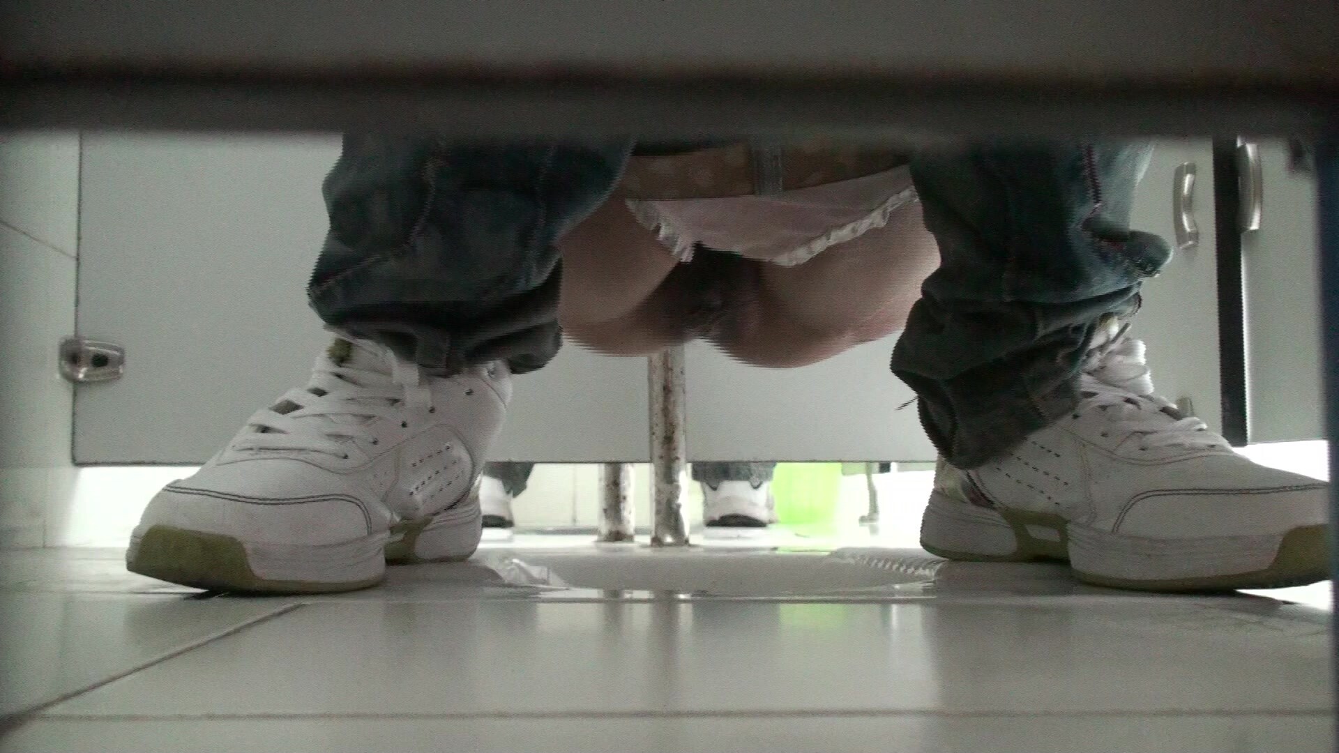 【超級男聲原檔】此女極品雞冠B+蝴蝶B=終極名器，唇厚有彈性包裹性超強，大屌或小屌塞進去都會快樂無比