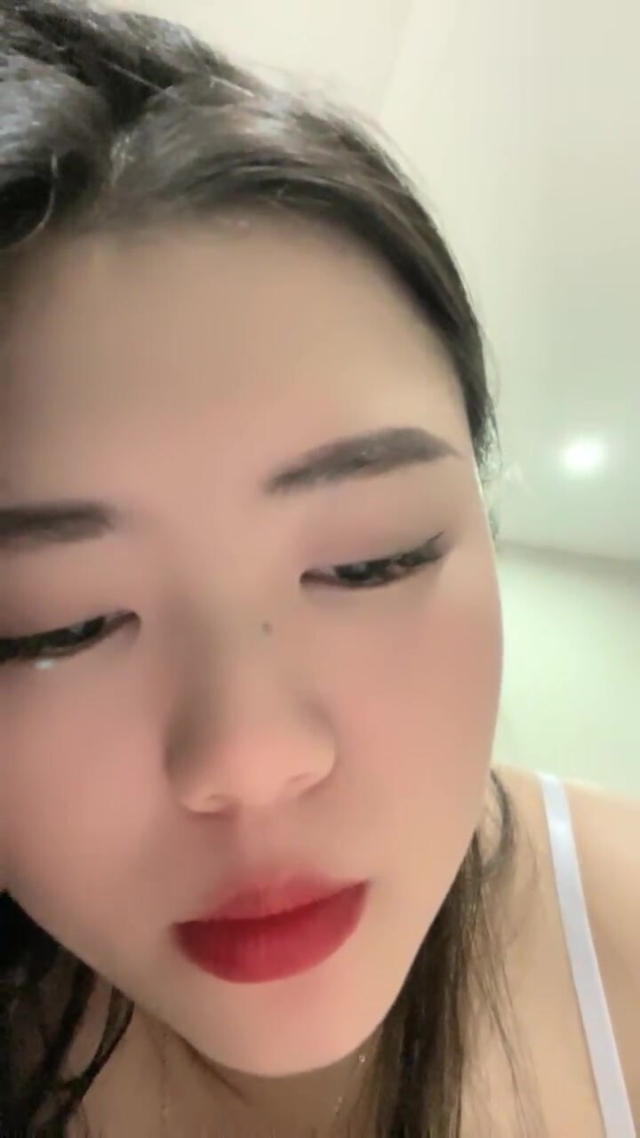 野外刺激【泡椒牛肉】約炮寶馬男~戶外舌吻~口爆~無套啪啪~幹完大馬路上就撒尿 (3)