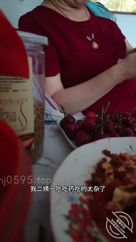海角大神母子通姦 與母纏綿 我媽伺候媳婦月子 回家後再次久違的交合 客廳直接要 啊~好癢好舒服 要高潮了兒子