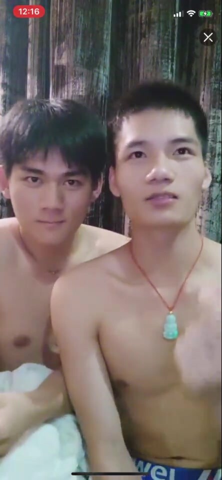 欠操騷表弟過年勾引直男表哥,家中狂坐帥表哥雞巴,瘋狂抽插,把表哥雞巴都要坐折了