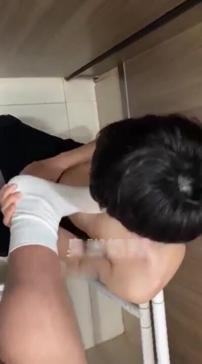泳池派對勾引大雞巴小鮮肉,真沒想到上鉤了