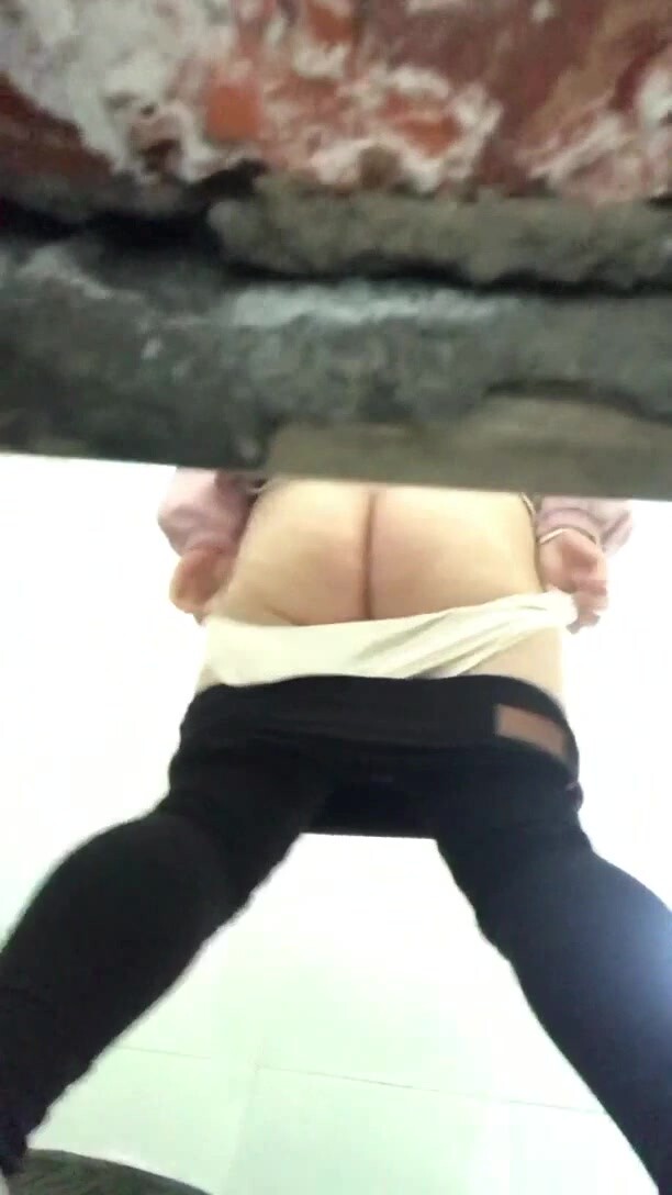 大神潛入單位女廁偷拍多位美女同事豐滿的肥鮑魚