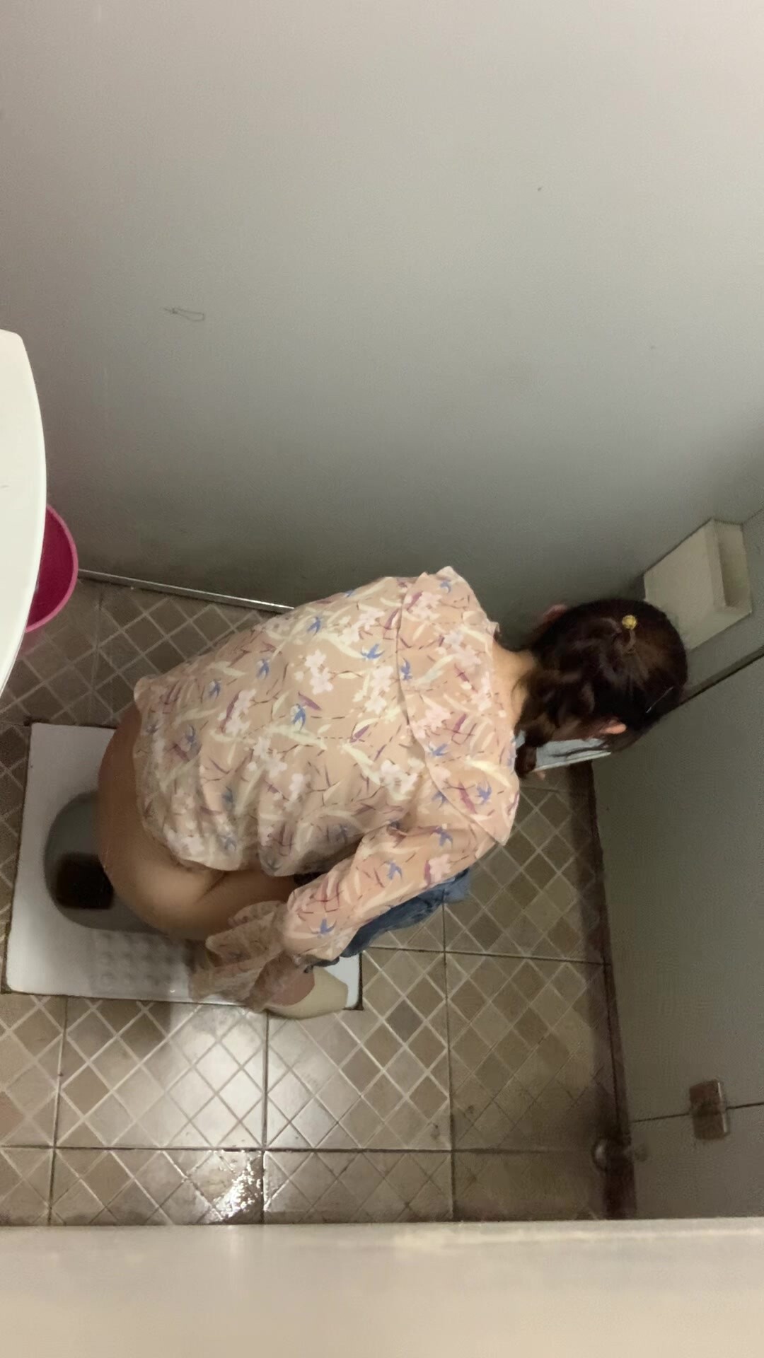大學女廁全景偷拍多位漂亮學妹噓噓各種美鮑完美呈現 (1)