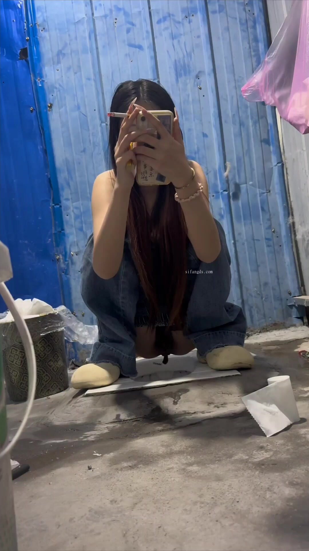 【全景廁拍】群友分享全景偷拍大排檔喝酒妹子上廁所 (1)