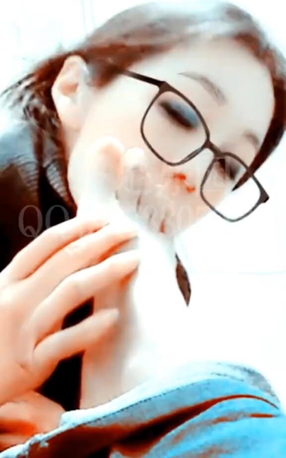 你眼中的女神也許只是跪在別人腳下舔腳舔鞋喝尿的一條狗聖足樂園群福利更新至第23部