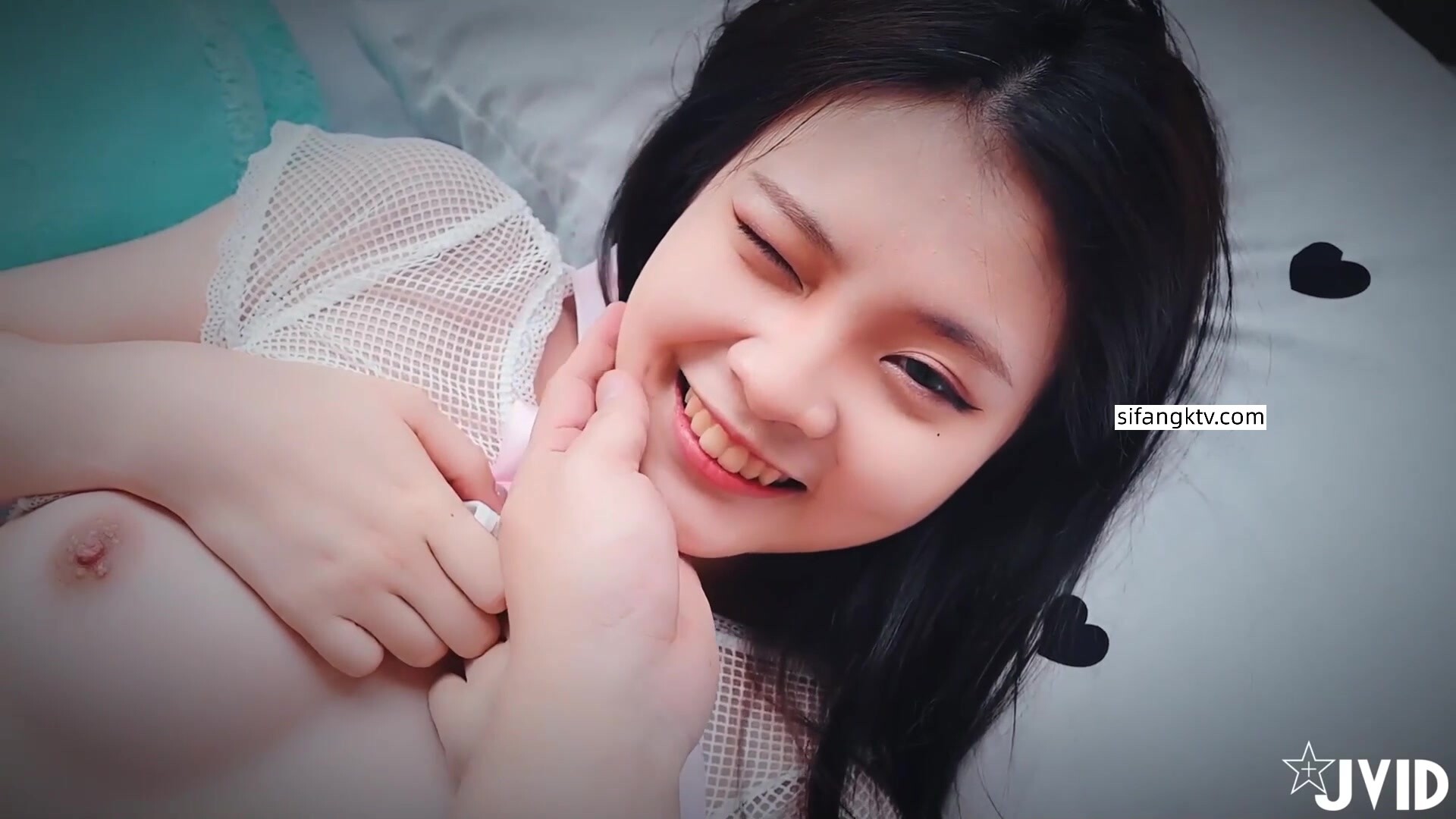 【晨晨】新流出明媚少女私拍清純唯美，粉嫩紅櫻桃，沐浴陽光中，嬌羞可人難得佳作必看