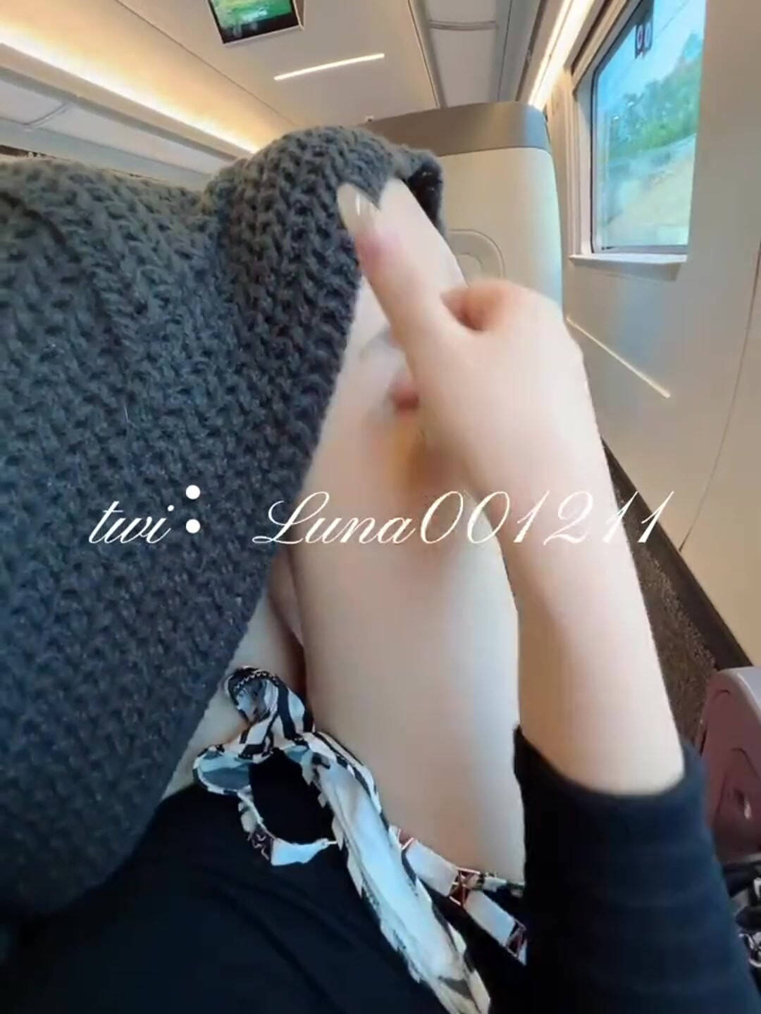 『廣深雪莉』可御可蘿反差婊女神性感福利，和閨蜜一起玩弄小穴，極品饅頭B白虎美穴讓人忍不住想添一口