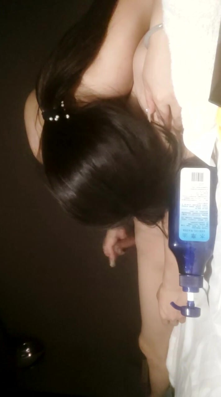 _迴歸【凱迪拉克】4場偷拍正規足浴店女技師~口爆~摸奶~打飛機~差點插進去啦！ (4)
