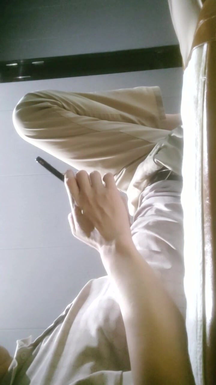 _迴歸【凱迪拉克】4場偷拍正規足浴店女技師~口爆~摸奶~打飛機~差點插進去啦！ (1)