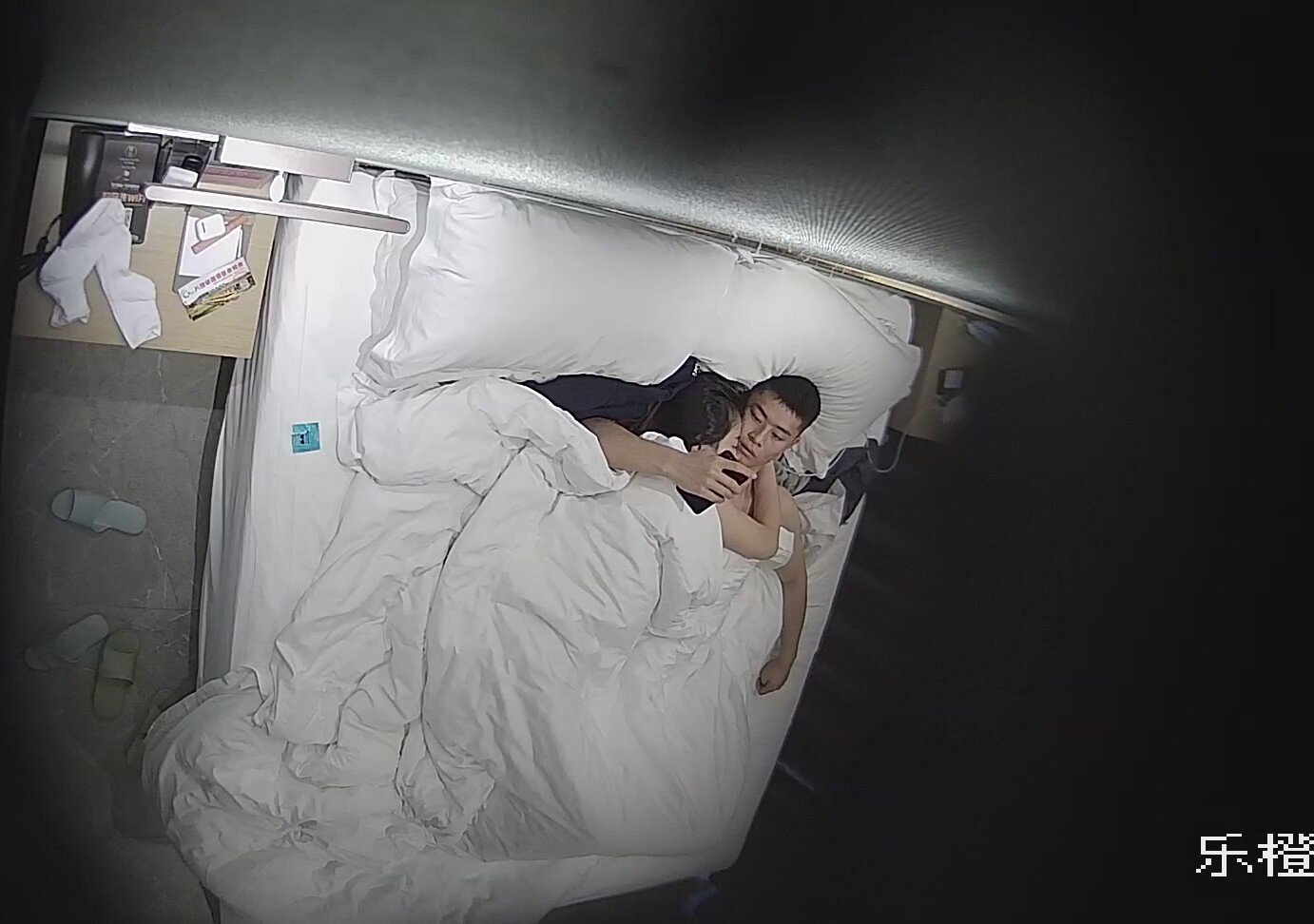 《樂橙雲高畫質攝像頭破解》小夥酒店開房操白白嫩嫩的小女友