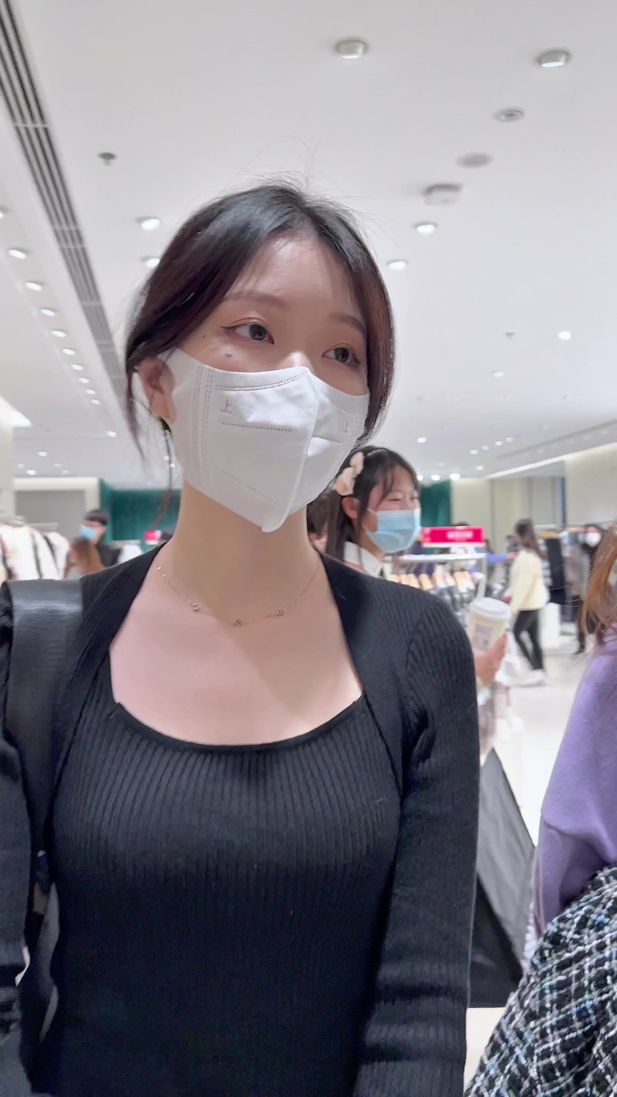 【裙底春光乍洩】抄底極品曼妙身材包臀裙女神 天仙氣質都溢位螢幕了 白色小內內 王思聰見了都要跪下舔 真的頂