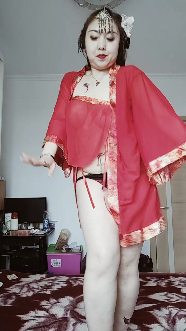 【梅姐】人妻、輕熟女、大奶肥臀控必備！曾火爆全網的優酷熱舞阿姨定製私拍，黑絲肉絲各種情趣露奶露陰騷搖挑逗 (2)