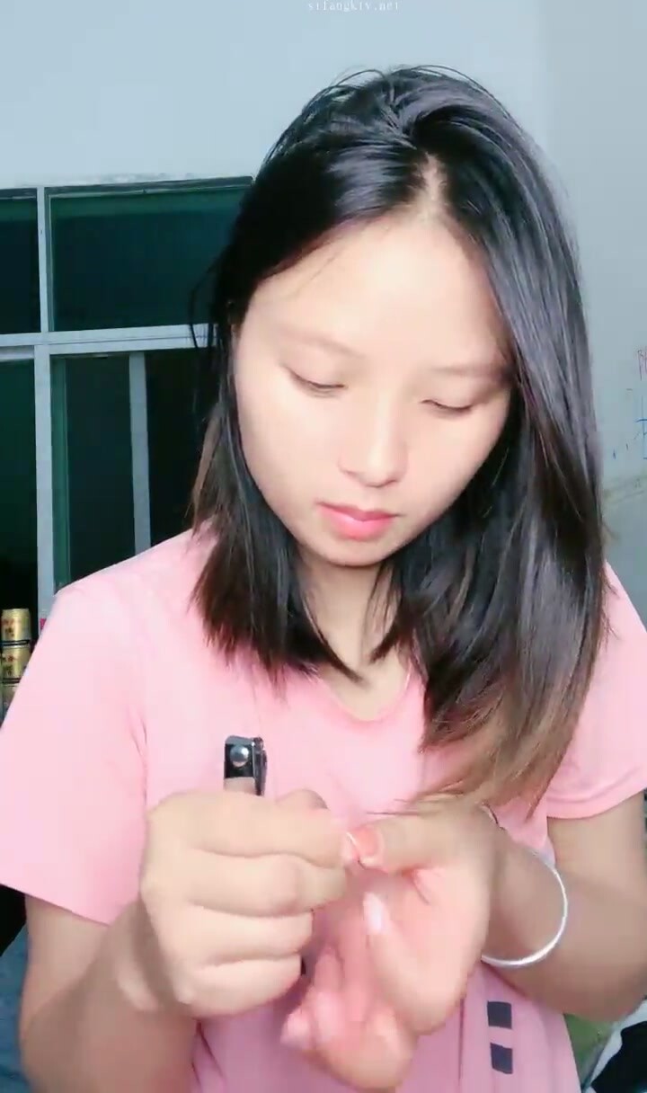 【紅色高跟鞋】來大姨媽還直播~血超多，都是姨媽的味道~超爽，這場面不多見，真是豁出去了，刺激 (3)