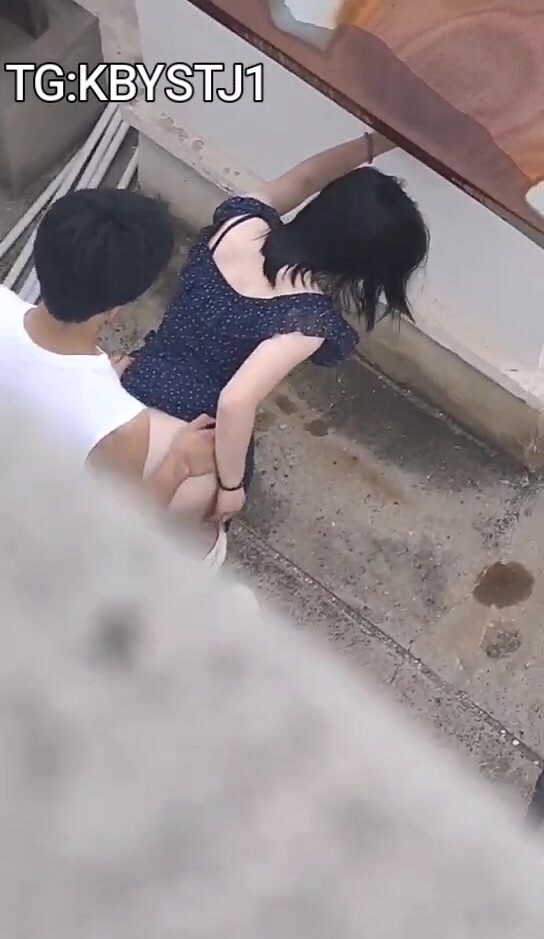 河北定州鳳祥園天台愛情故事，樓頂上一情侶激情野戰被人拍下瘋傳！