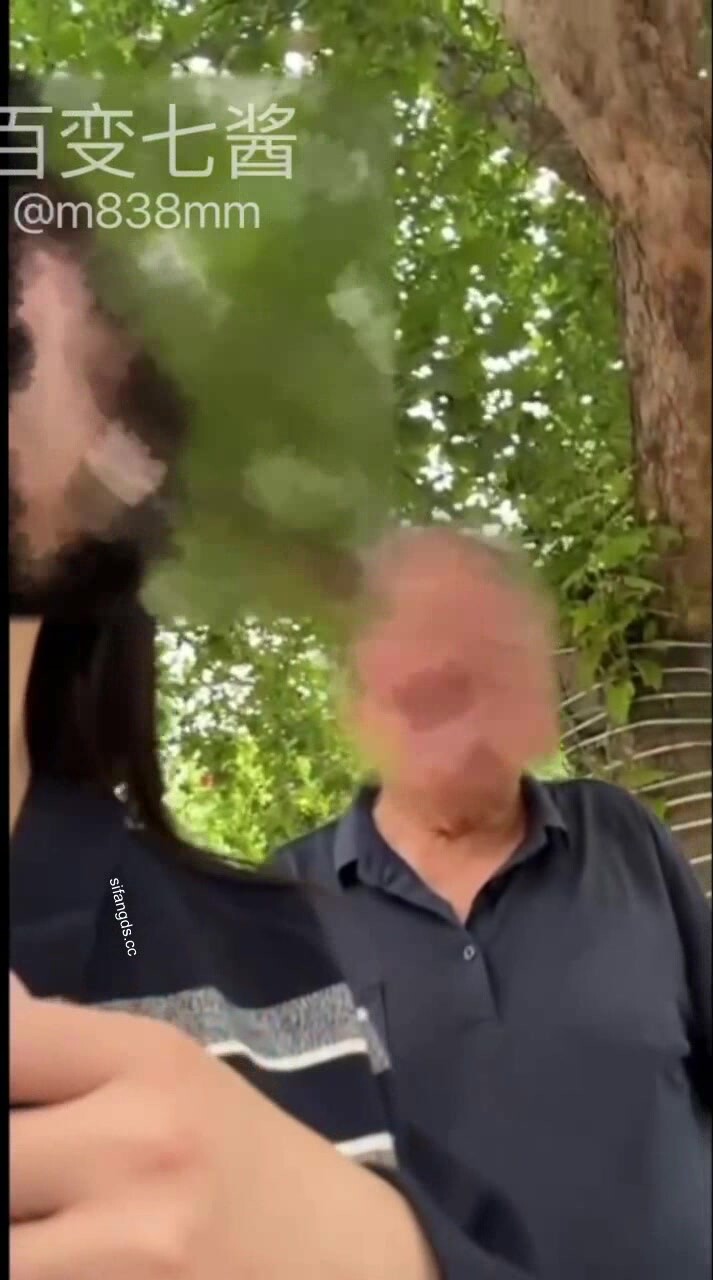 戶外極限挑戰天花板，推特紅人查小理極品母狗女奴【百變七醬】付費VIP福利，裸舞戶外任務勾引老頭外賣小哥，對話亮了 (1)