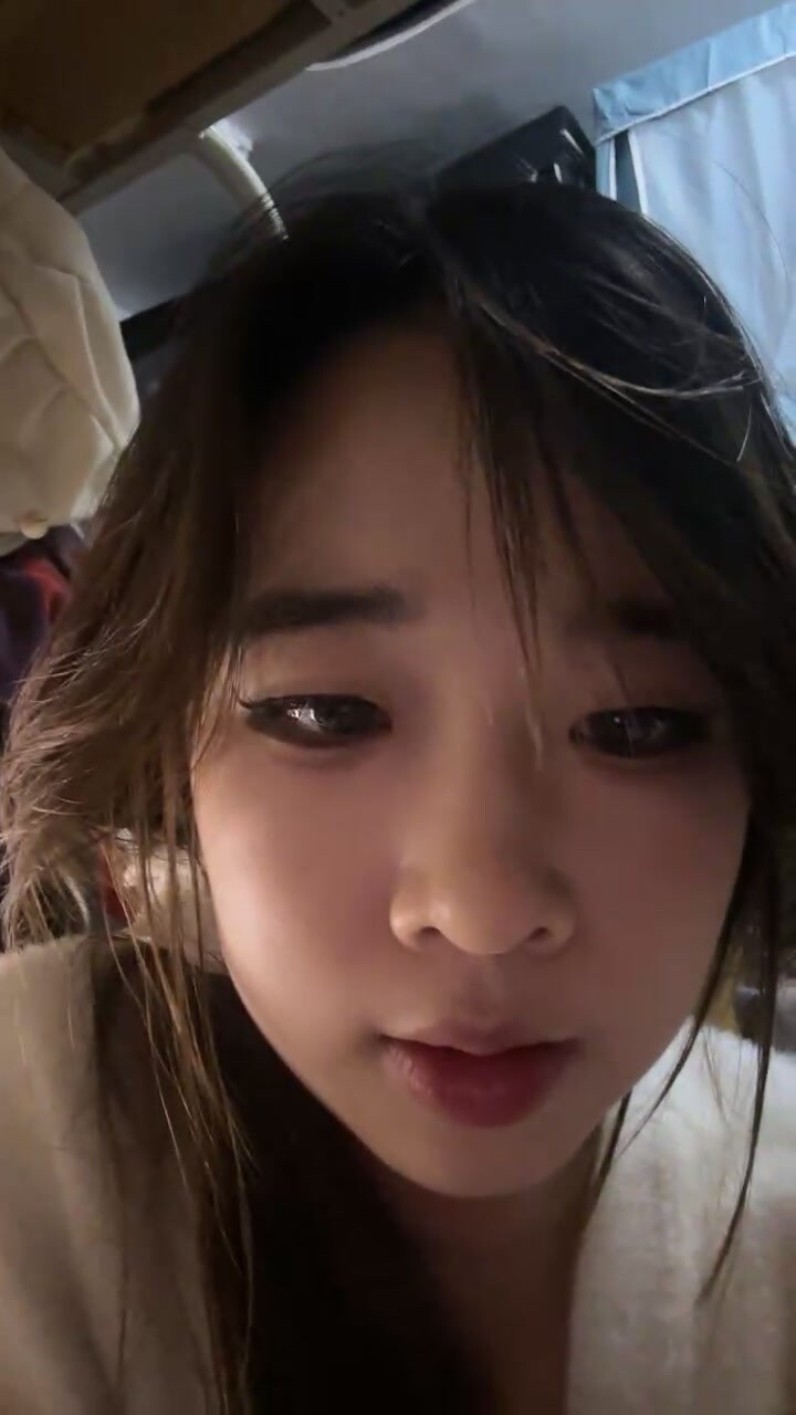 【是女大糯糯呀】讓人眼前一亮的學生妹，在寢室偷偷的直播，青春氣息濃郁 (3)