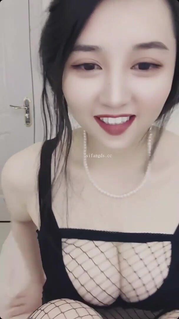 【南珊】豐乳肥臀俏佳麗，一臉貴氣美極了，揉奶摳逼，御姐總是這麼奔放撩人！ (2)