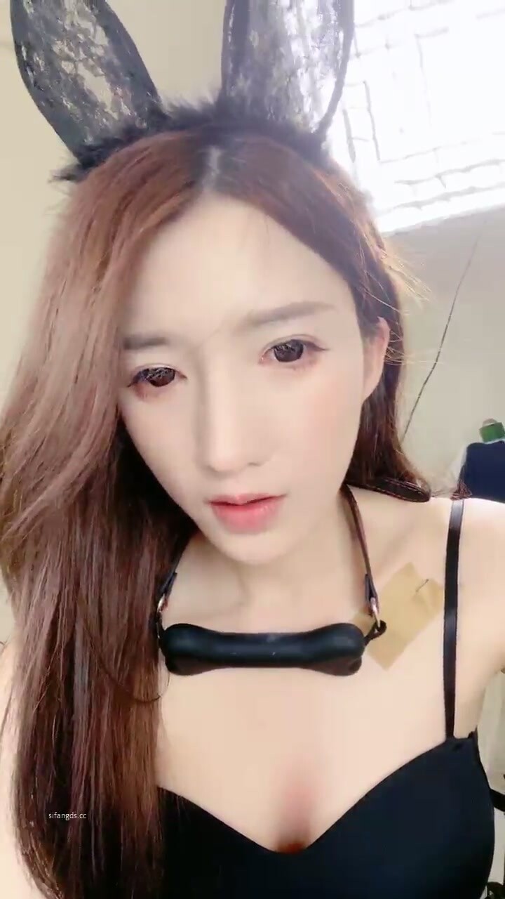 【快點射進來吧】 很久沒這麼高顏值的，極品御姐，啪啪後入，膚白貌美！ (1)