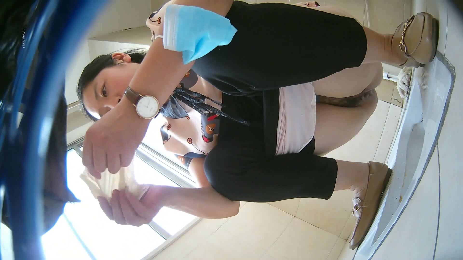 補課班女廁全景偷拍多位美女老師的各種大肥鮑