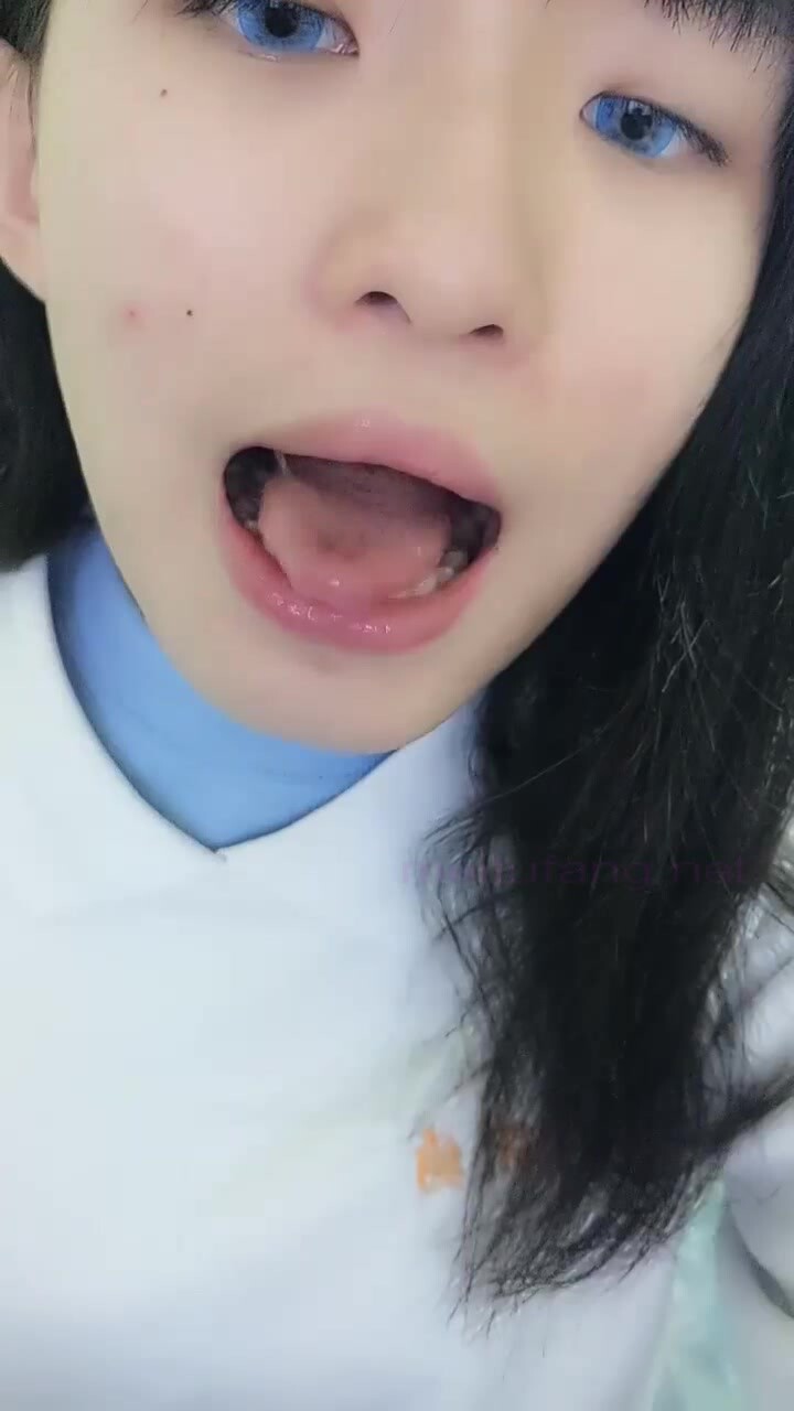 1分23秒化妝後對鏡頭口交影