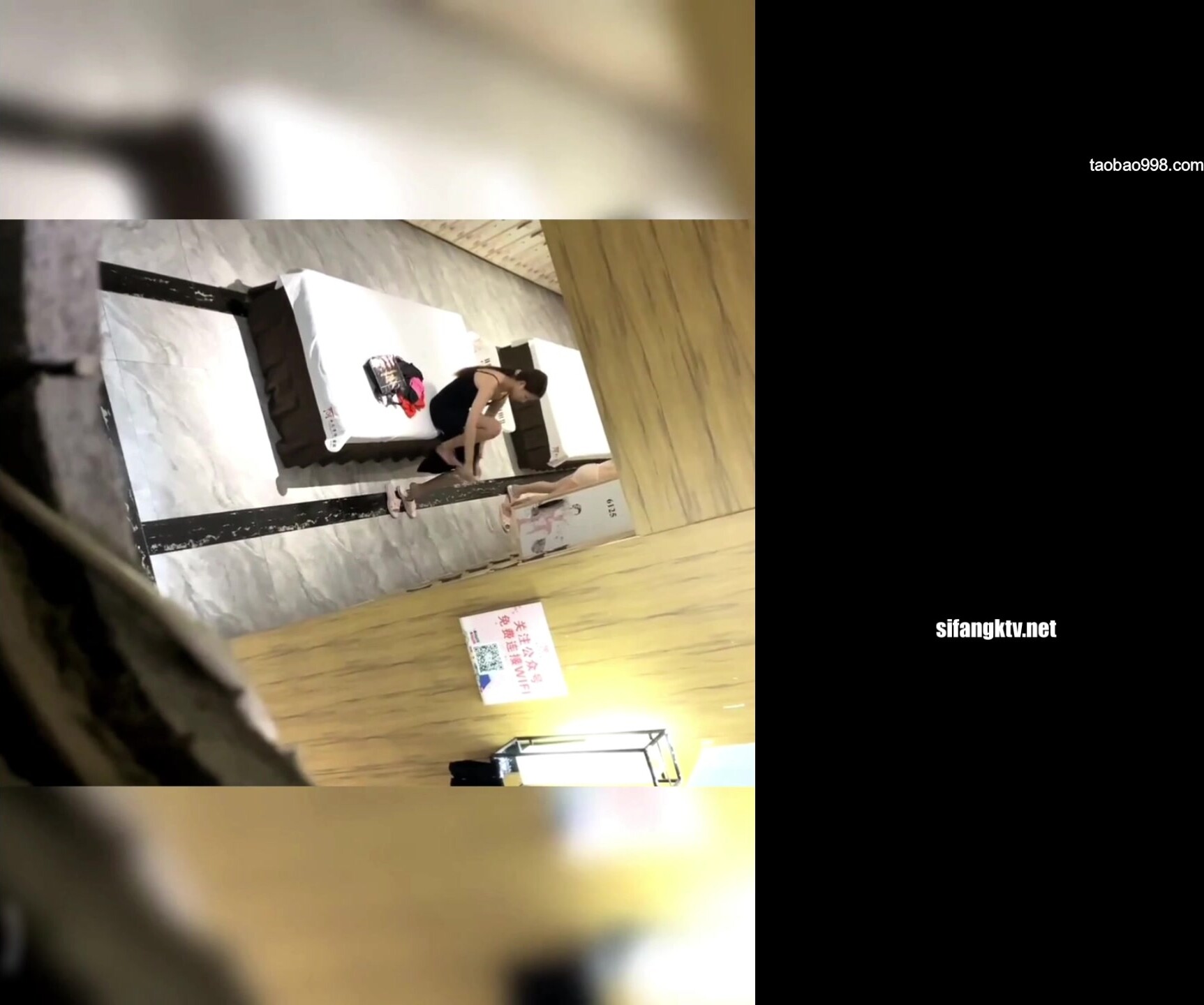 【 偷拍】大神躲在浴室通風管看美女更衣美女喜歡扣屁眼[某房原版]（上） (3)