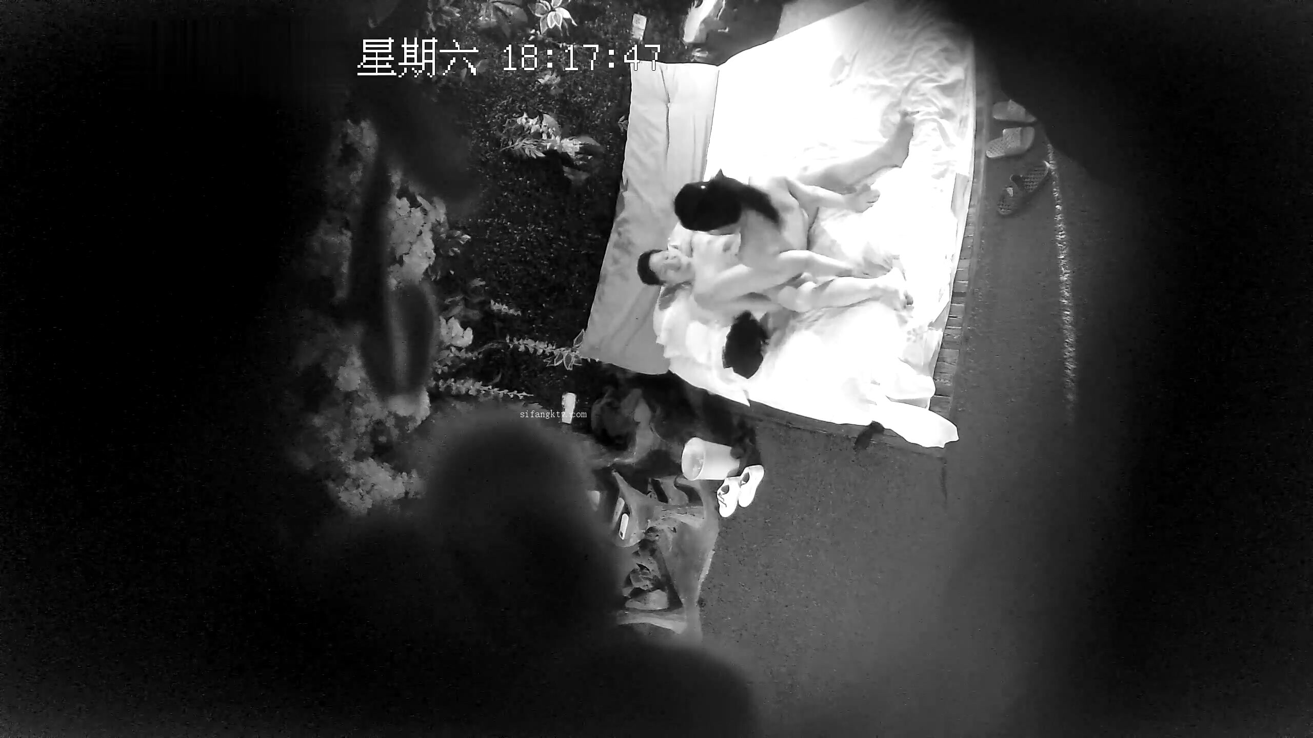 安防酒店偷拍星期六單位加班李科長和漂亮情人女下屬下班後去開房穿上情趣內衣操逼