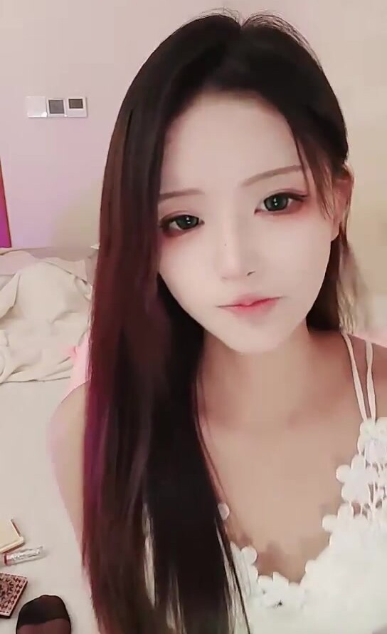 重磅！神仙顏值 絕美~【塗塗】黑絲美腿嫩穴~狂震猛插潮噴~ (4)