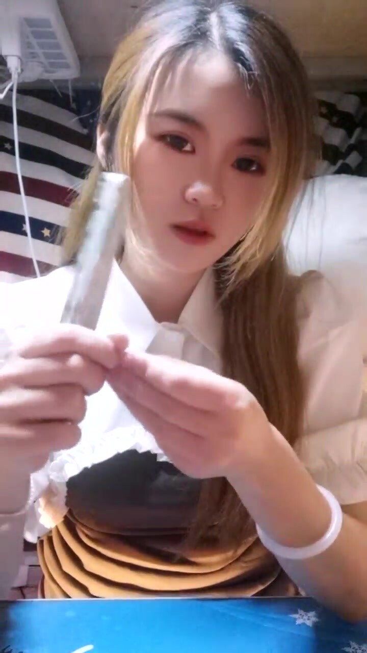 【悠傷的悠】反差騷母狗~帶著跳蛋在辦公室工作~到處騷浪~1 (3)