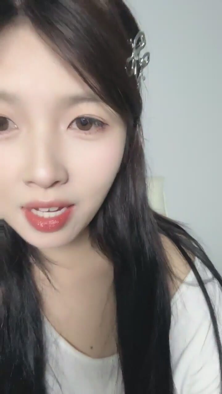 2024年9月重磅！超美~白月光女神~【兜兜】絕世容顏 脫光摳逼~好激動~，這顏值讓大哥們都硬了 (2)