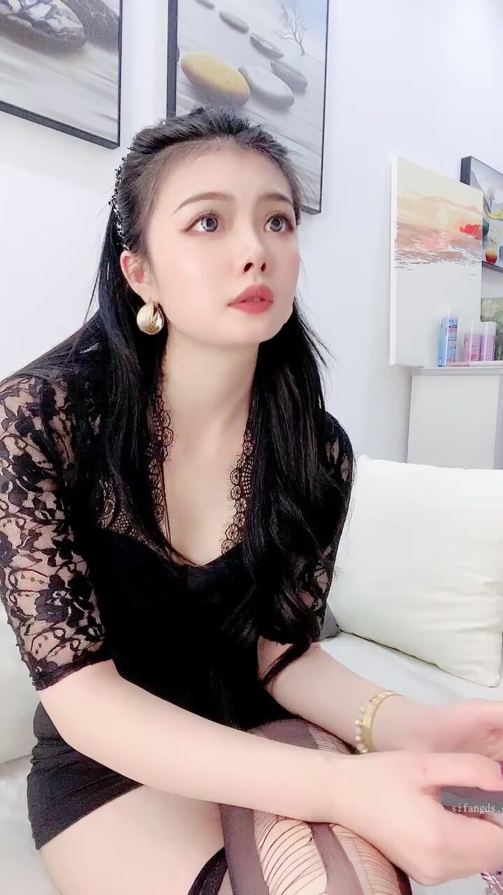 絕對的女神氣質頂尖！【小玥玥】，第一次約炮，家中洗澡做愛，看得你噴鼻血！ (4)