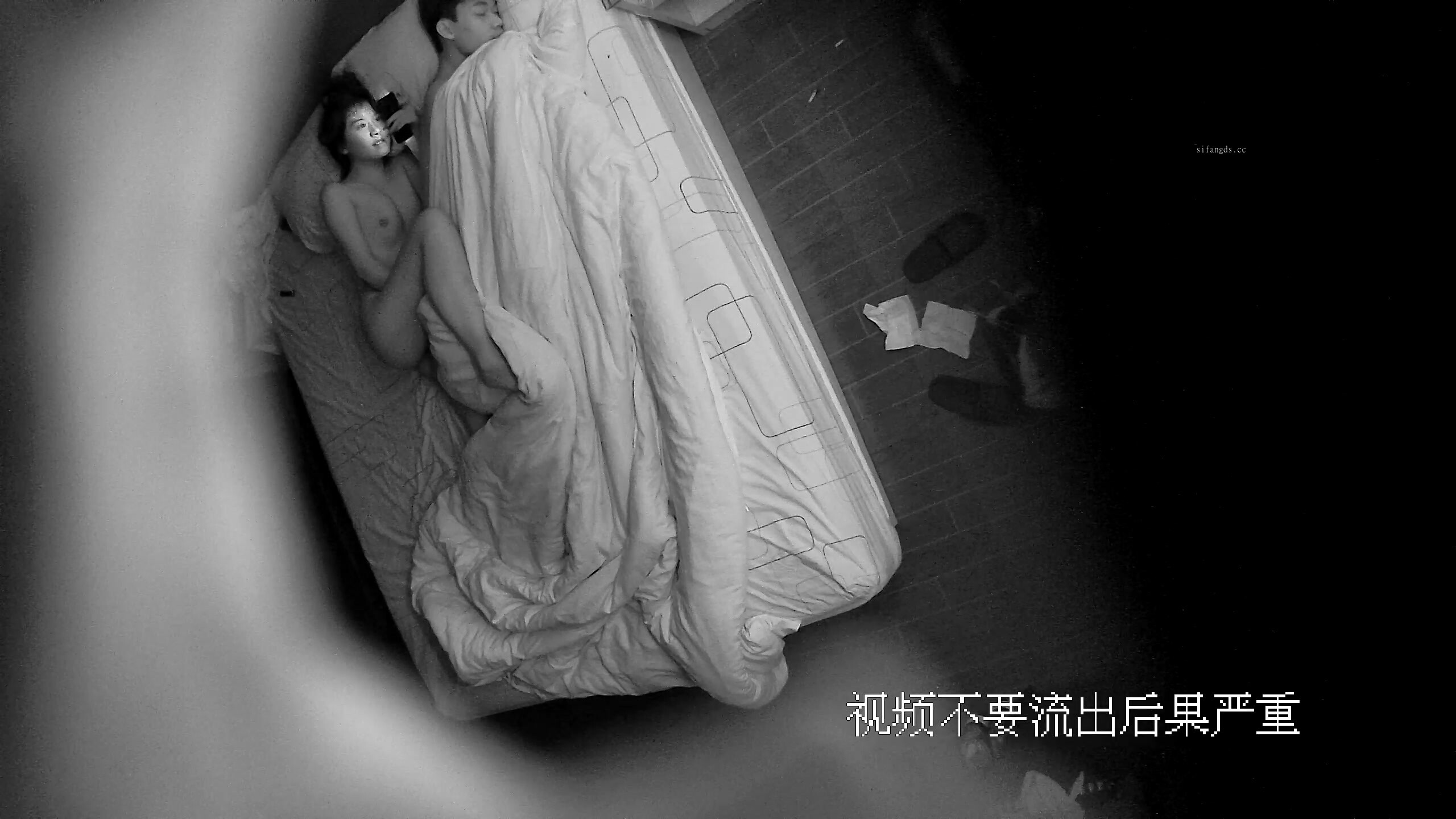 新流出美團酒店偷拍學生情侶暑假開房甜美可愛學妹睡到半夜被男友弄醒啪啪
