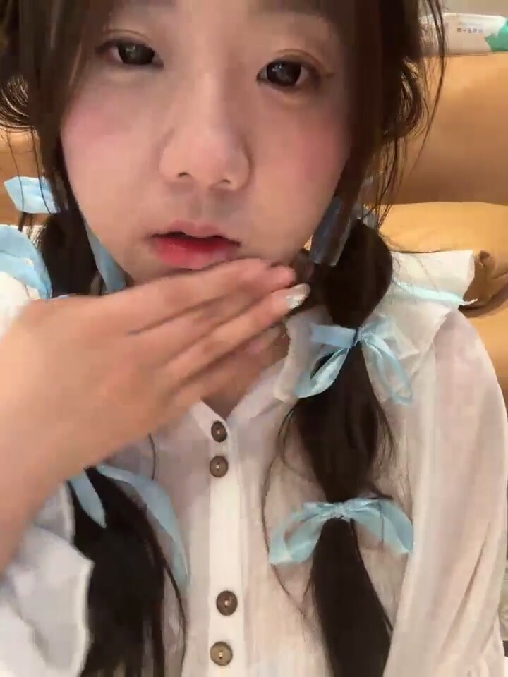 ST專賣店，【Olivia】，娃娃臉巨乳小蘿莉，雙道具自慰，肉肉的少女身材，青春氣息撲面而來，超讚佳作 (1)