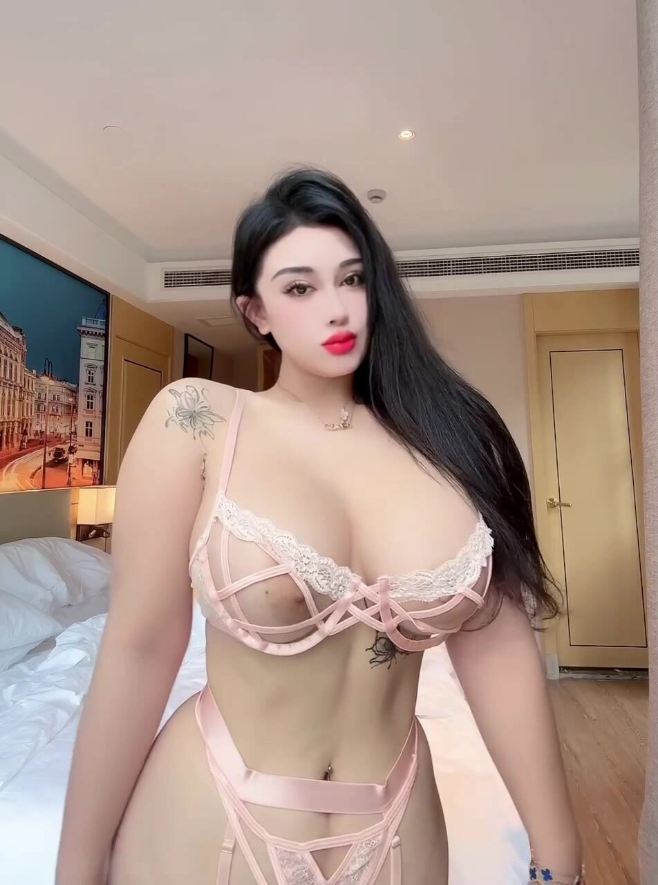 【抖音巨乳】 芷儀g寶最新露臉露點 摳逼噴水 肥臀巨乳 (2)