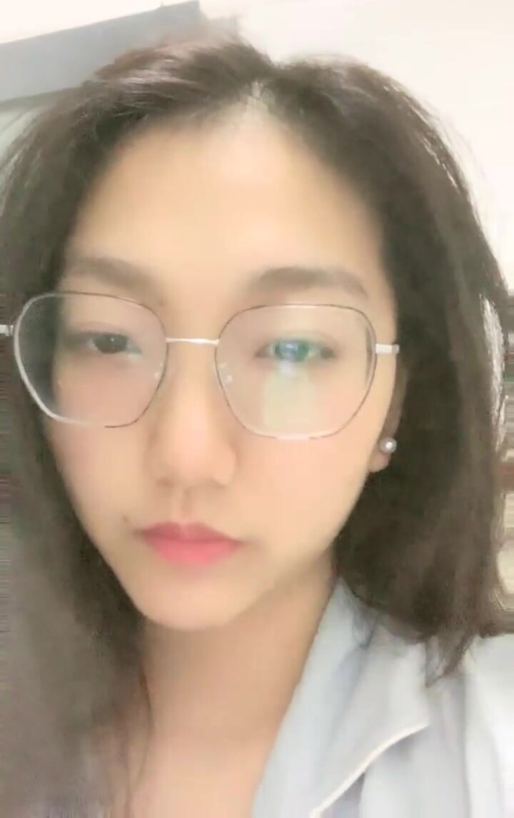 【小野貓】青春靚麗19歲，G奶學妹~女生宿舍偷播~天然巨乳~沐浴掰穴柔逼，陰毛濃密水汪汪 (3)