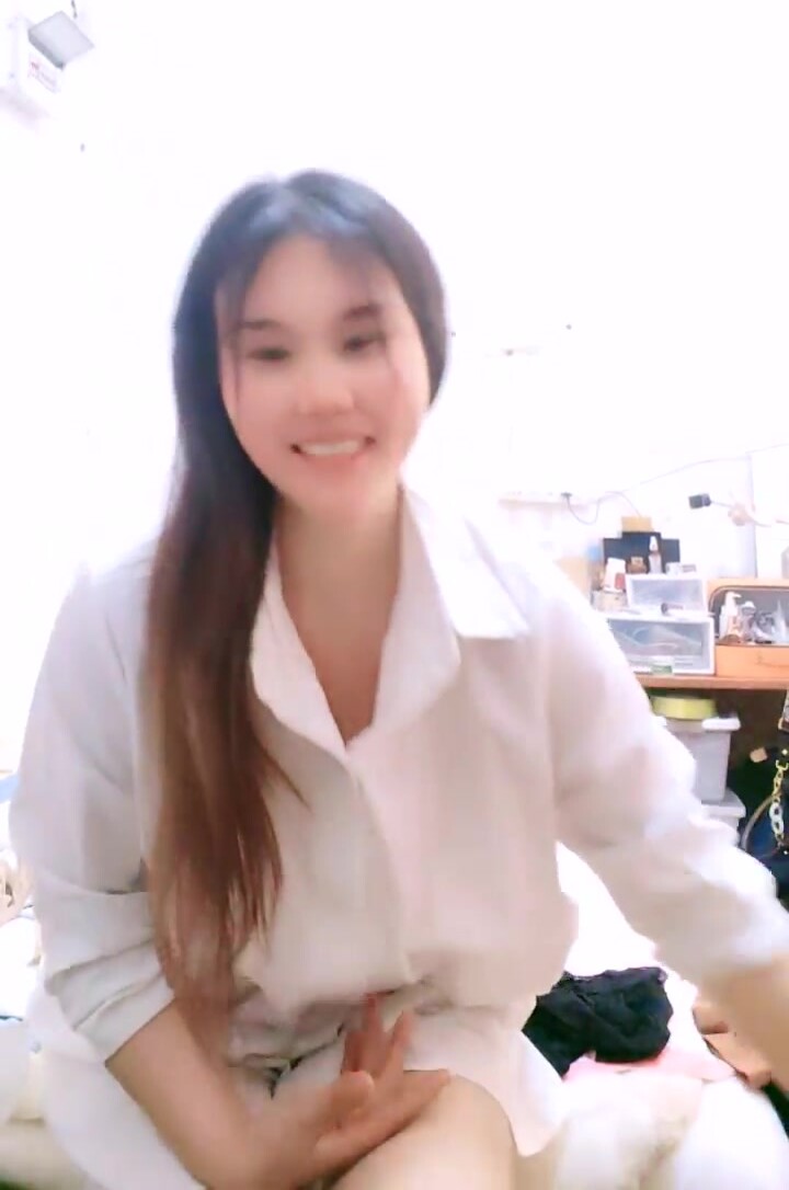 良家人妻下海，【喵一樣的女人】田園摘菜，真空絲襪包臀，上得了廚房，下得了廳堂，去得了田園！ (4)