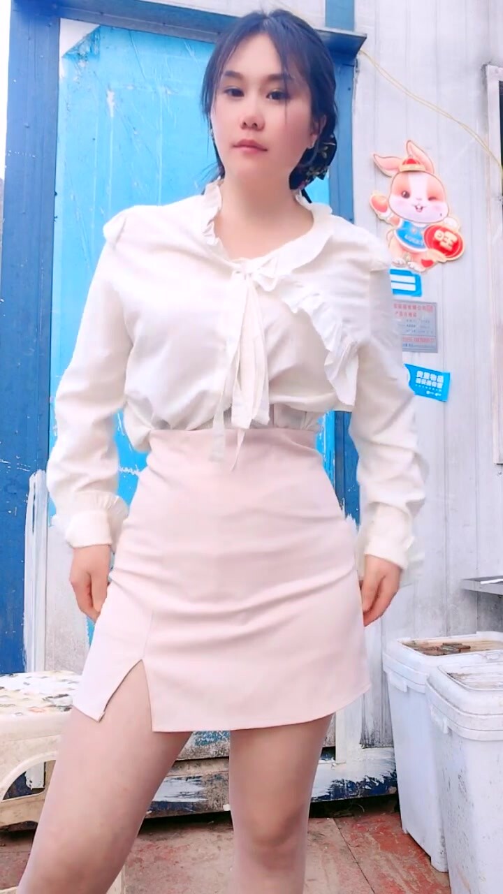良家人妻下海，【喵一樣的女人】田園摘菜，真空絲襪包臀，上得了廚房，下得了廳堂，去得了田園！ (5)