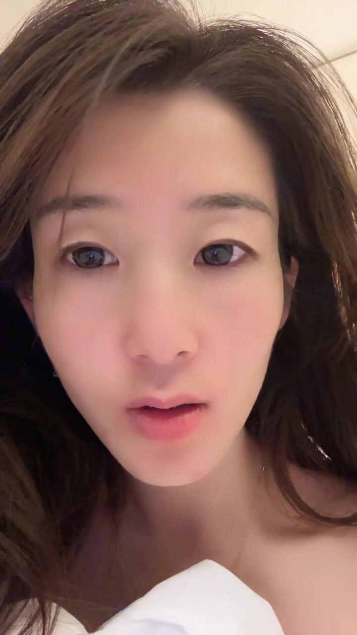 這個小少婦真不錯【明天開我嚇死了】純天然的C罩杯美乳，風情萬種，眉眼間都是誘惑，推薦 (8)