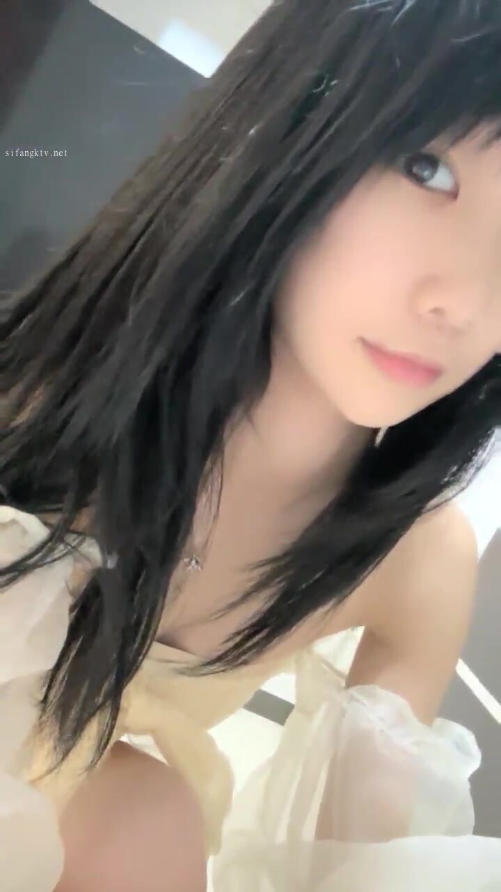 相當哇塞校花學妹下海【兔牙】看的我雞巴蠢蠢欲動！看了就想一頭扎進去舔~強烈推薦 (1)