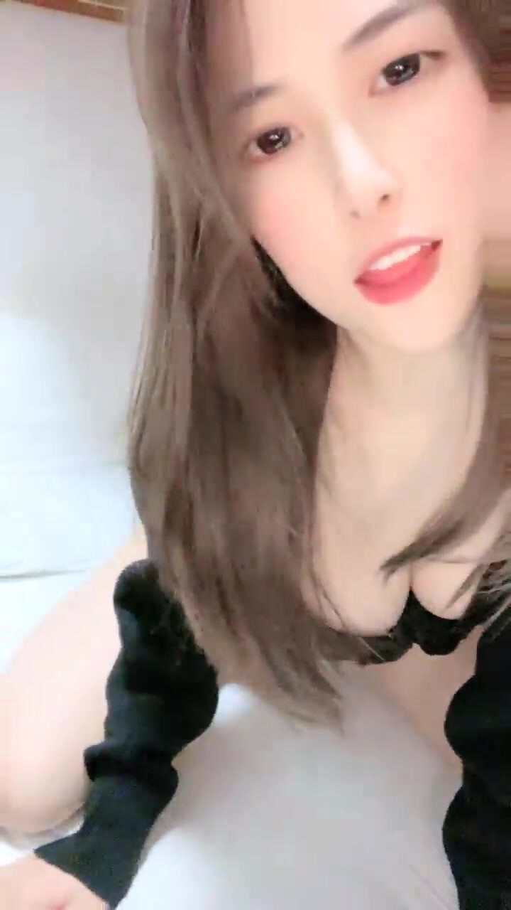 【葡萄皮】核彈！校花女神~20小時宿舍大秀~這身材絕了~噴血強推~美妙尤物 (1)