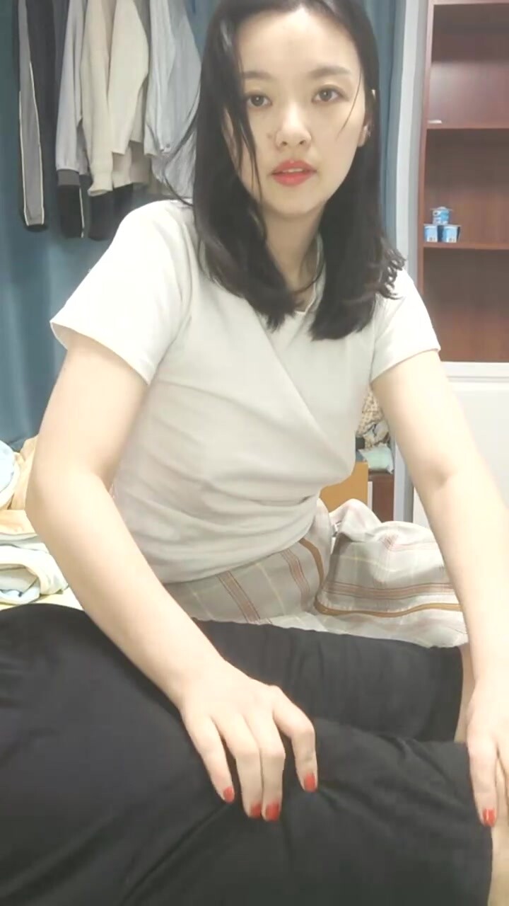 【球迷的奶球】清秀御姐，發騷挑逗男友，樓梯間刺激無套啪啪，清澈眼神下原來這麼淫蕩~擼管佳作 (3)