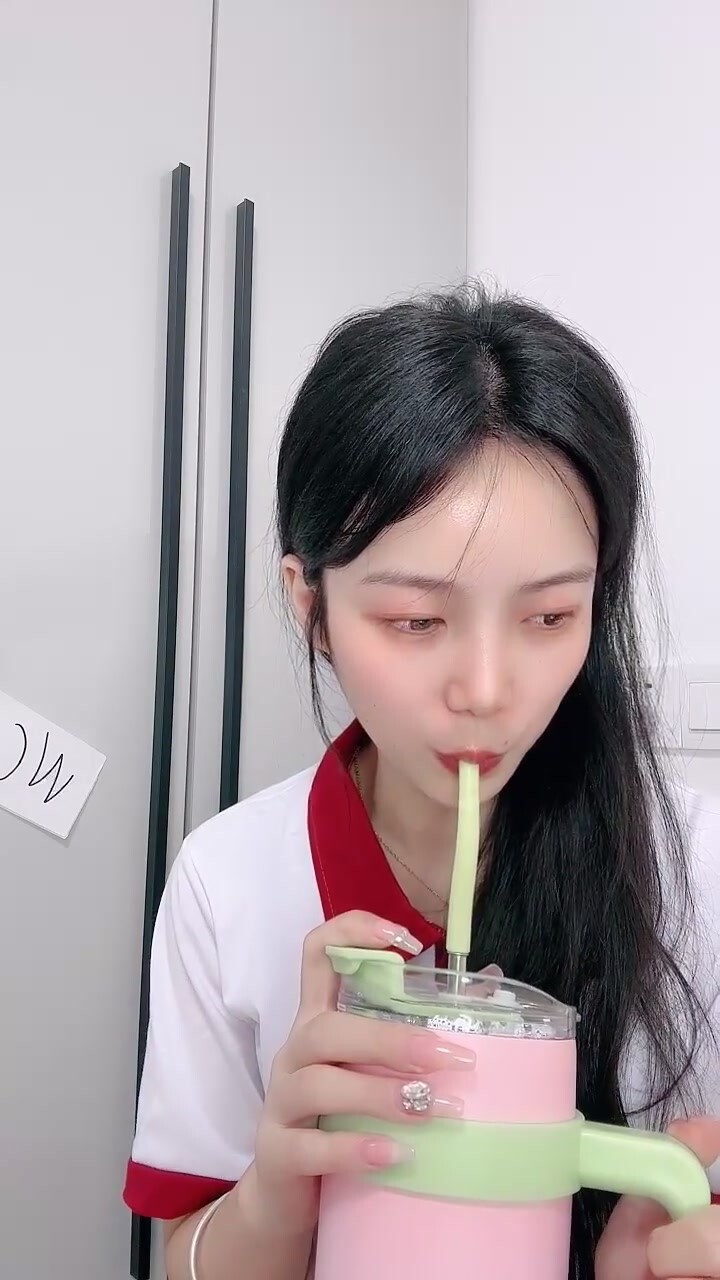 【04甜妹妹】絕對最漂亮最漂亮的新人戀愛衝昏了頭，小仙女真大方，粉穴美乳都露了！ (4)