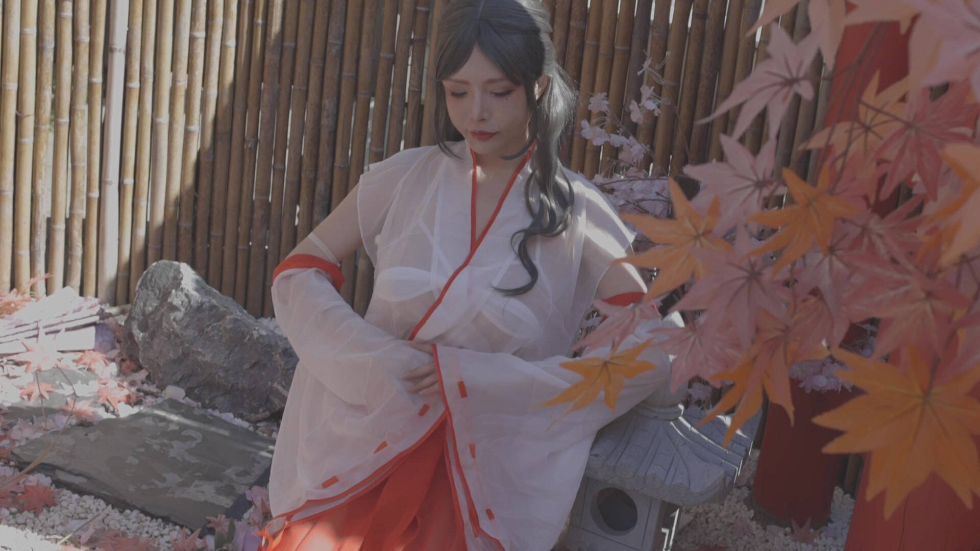 【秋和柯基】推特人氣攝影大神湯池巫女，薄紗難掩巨乳，唯美情色構圖角度一流，超清畫質佳作必看