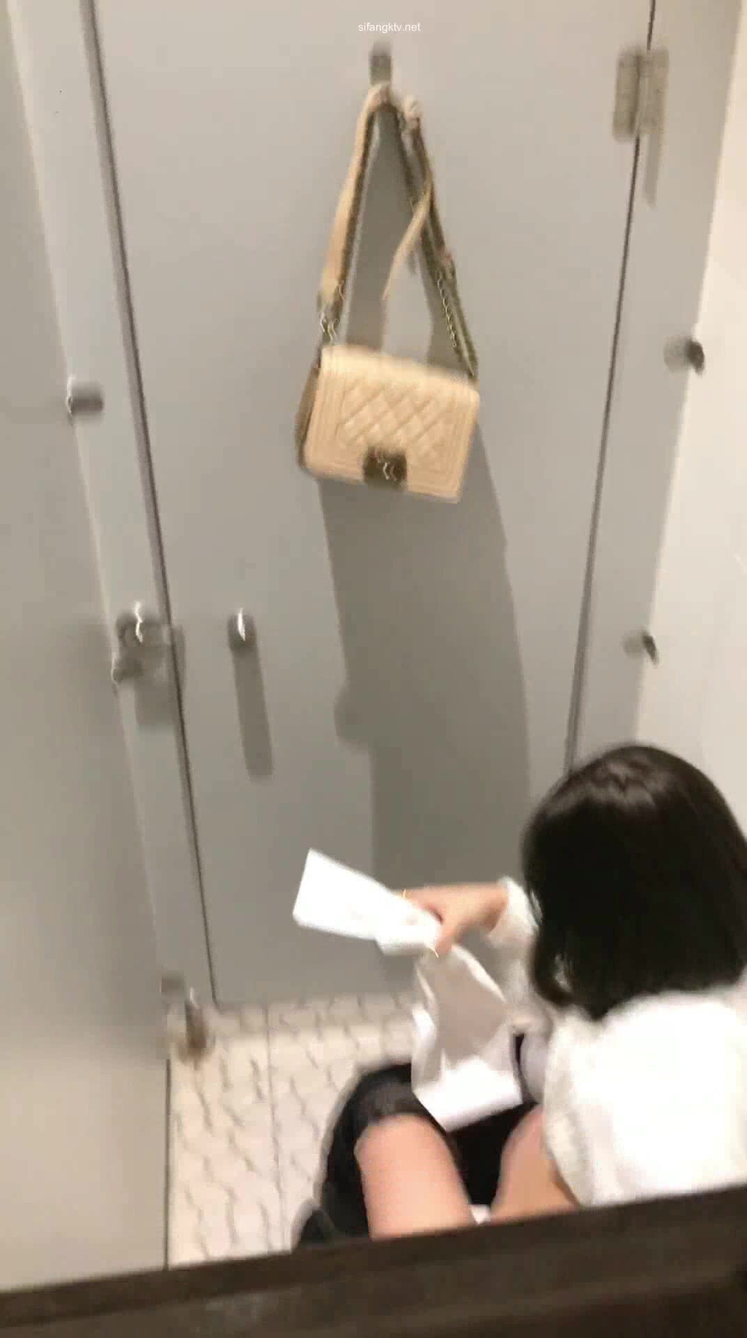 電報群VIP福利，PUA大神網撩高顏值女神級露臉美女，遠端遙控脫衣自摸放尿，給你看私密處 (3)