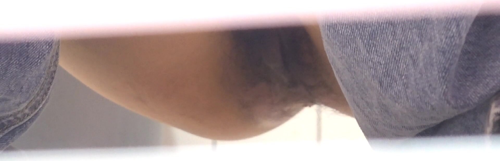 商場女廁全景偷拍幾個時髦小姐姐噓噓還有一隻白淨的小白虎  (1)