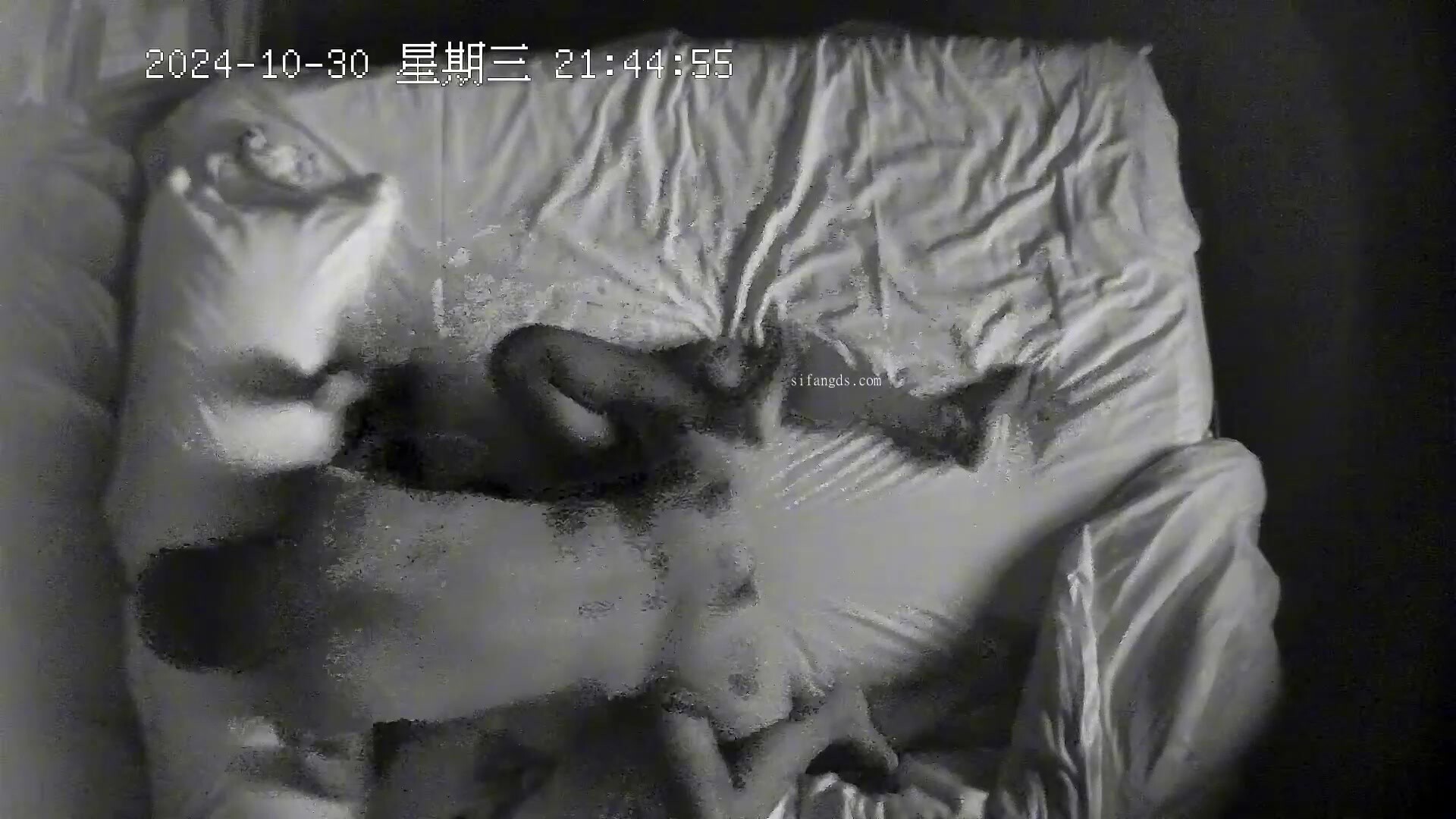 【安防精品】綠色瑜伽褲少婦，被操時淫蕩大叫，反應強烈。聲音清晰的。尺度大內容精彩