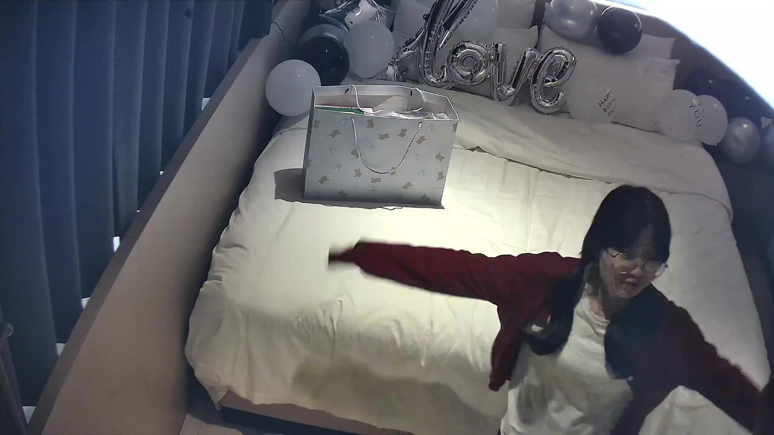浪漫的雙馬尾學生妹給男友準備驚喜 男友下午來後，雙馬尾學妹趕緊獻上自己的小穴讓男友享用 (2)
