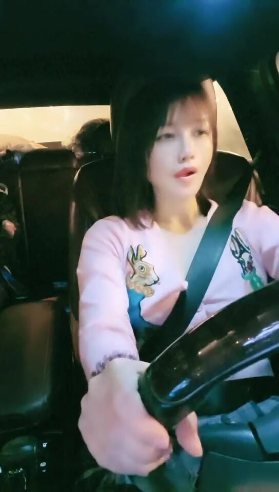 【餘君赴山海】超騷御姐，難得一見的騷貨少婦，辦公室 戶外 車上跳蛋，沐浴秀，玩得就是一個心跳 (2)