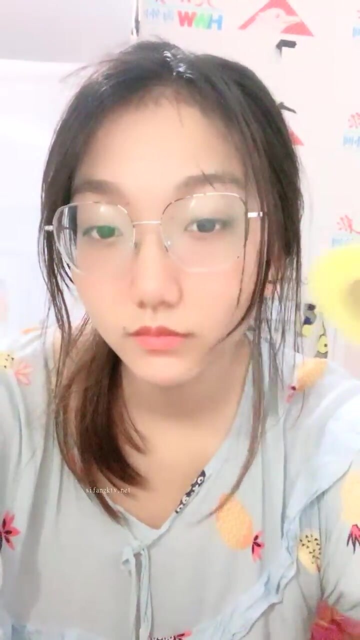 【小野貓555】正宗大學生暑假健身房洗澡~宿舍流白漿，旁邊人來人往，玩得就是這份心跳刺激 (6)