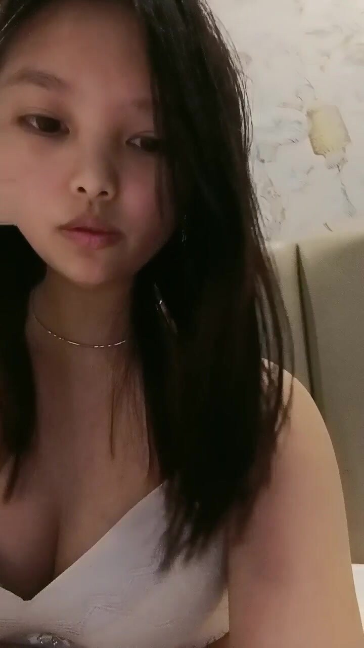 【思思】18歲小女孩下海，酒店啪啪，賺點生活費真是嫩啊，噴血擼管必看 (3)