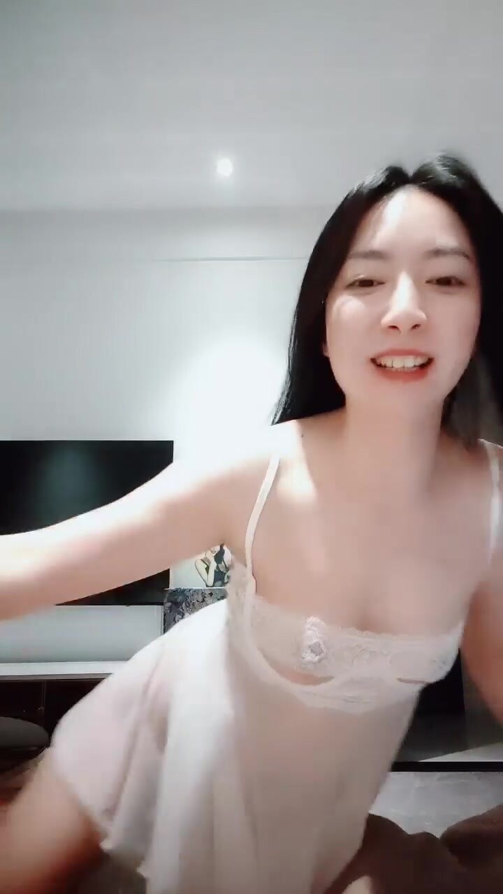 【是你的小丸子呀】杭州美少婦，30歲最有味道的年齡，騷到炸裂~道具一直插~一直尿，朦朦朧朧之間 (2)